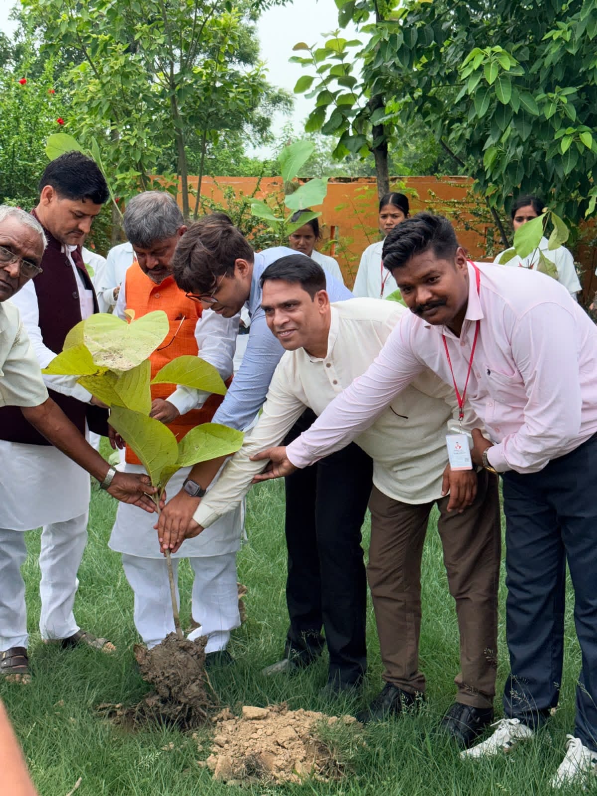 पर्यावरण संरक्षण और “हरित परिसर-स्वच्छ परिसर” एवं “एक पेड़ मां के नाम