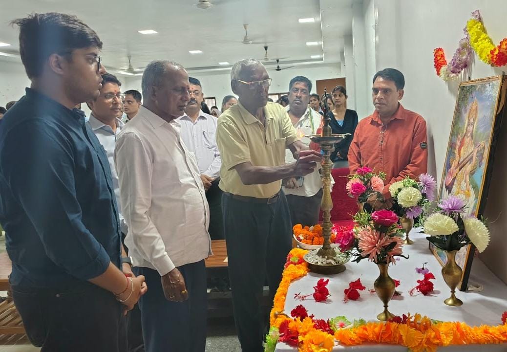 भवदीय इंस्टीट्यूट ऑफ फार्मास्यूटिकल साइंसेस एंड रिसर्च, अयोध्या में विश्व फार्मासिस्ट दिवस 2026 के अवसर पर विभिन्न शैक्षणिक, जागरूकता एवं सांस्कृतिक कार्यक्रमों का आयोजन उत्साह एवं उमंग के साथ किया गया।